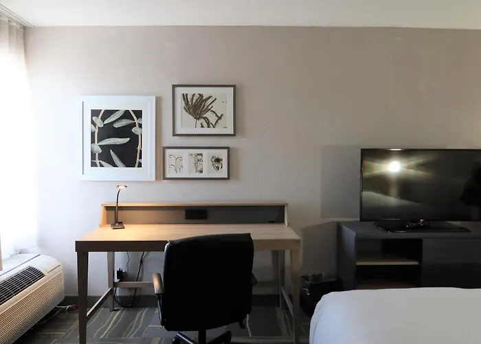 Greentree Inn & Suites Phoenix Sky Harbor