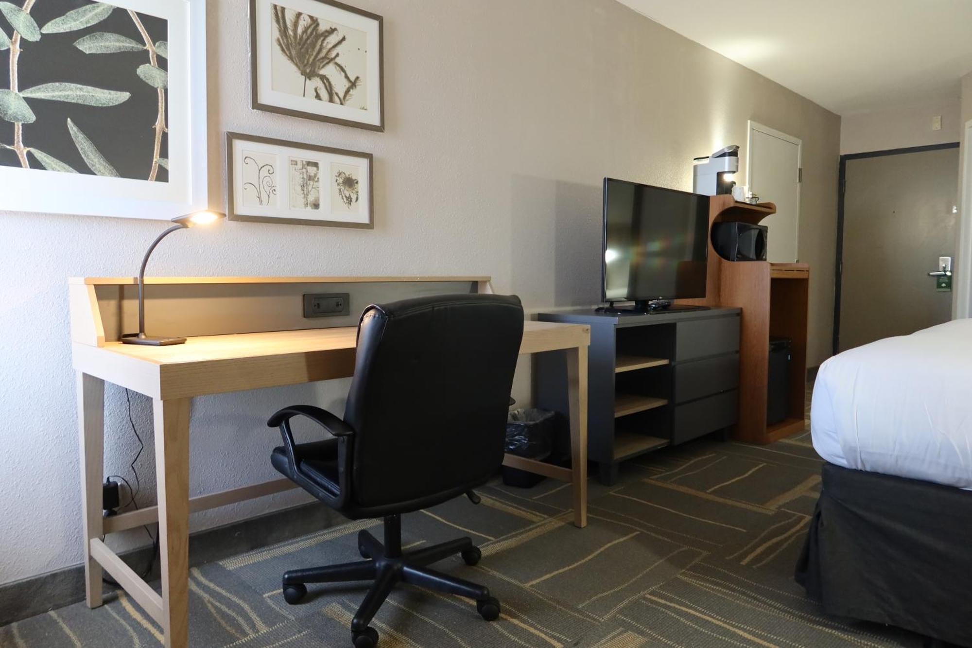 Hotel Greentree & Sky Harbor 3*