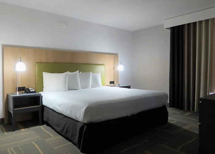 Greentree Inn & Suites Phoenix Sky Harbor